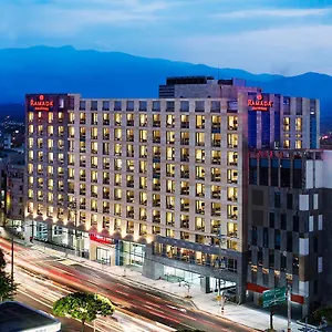 Ramada By Wyndham Hall ג'גו